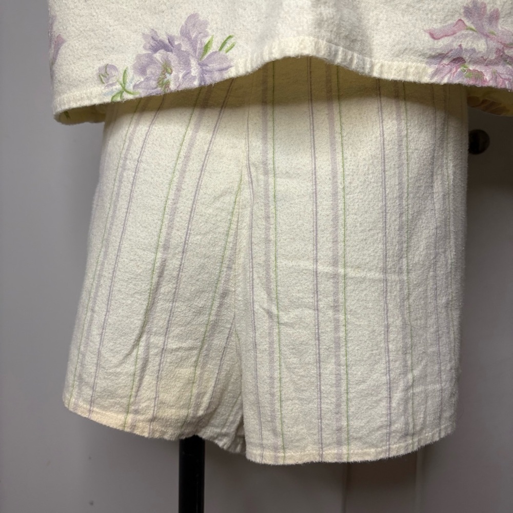 Vintage 80s Laura Adams Pale Yellow Floral Flannel Pajama Set Crop Tank Shorts - Picture 7 of 12